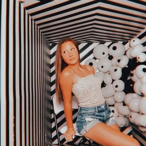 Meet your Posher, • caroline